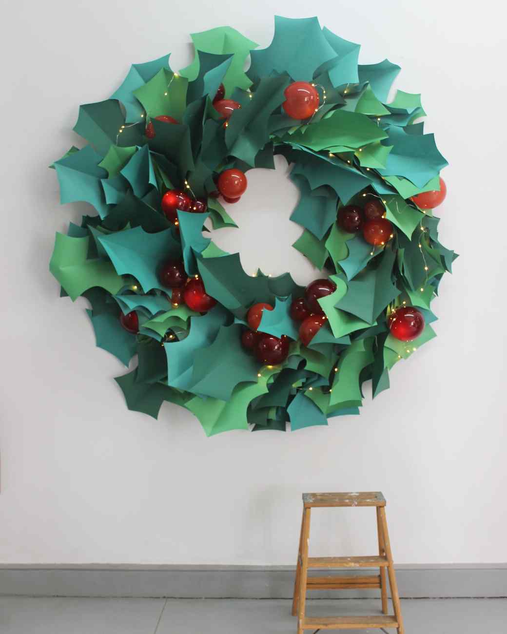 paper christmas wreath wall