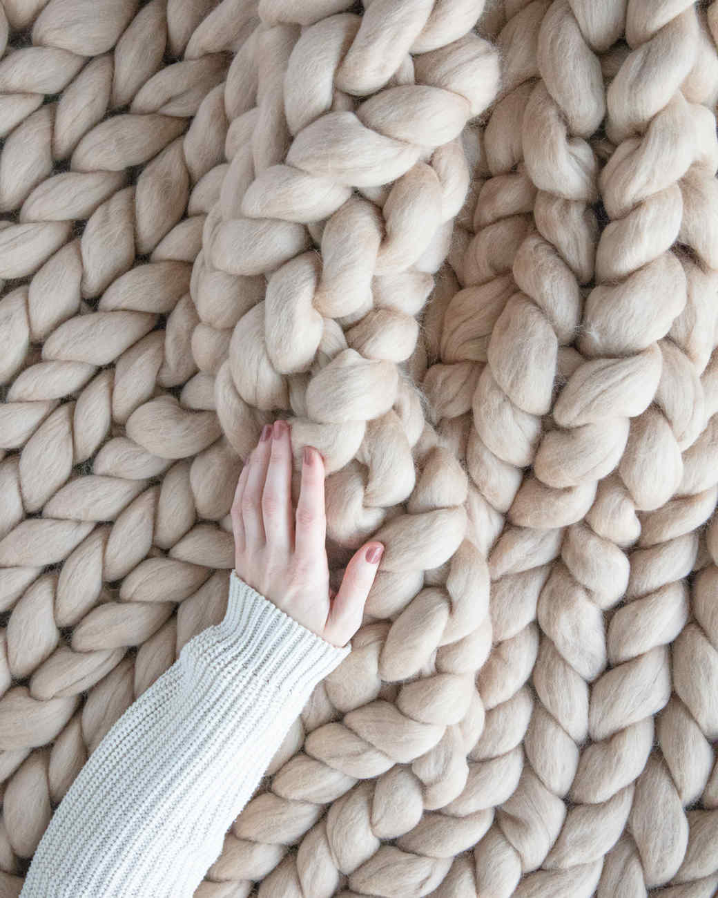 How to knit a chunky blanket with your hands
