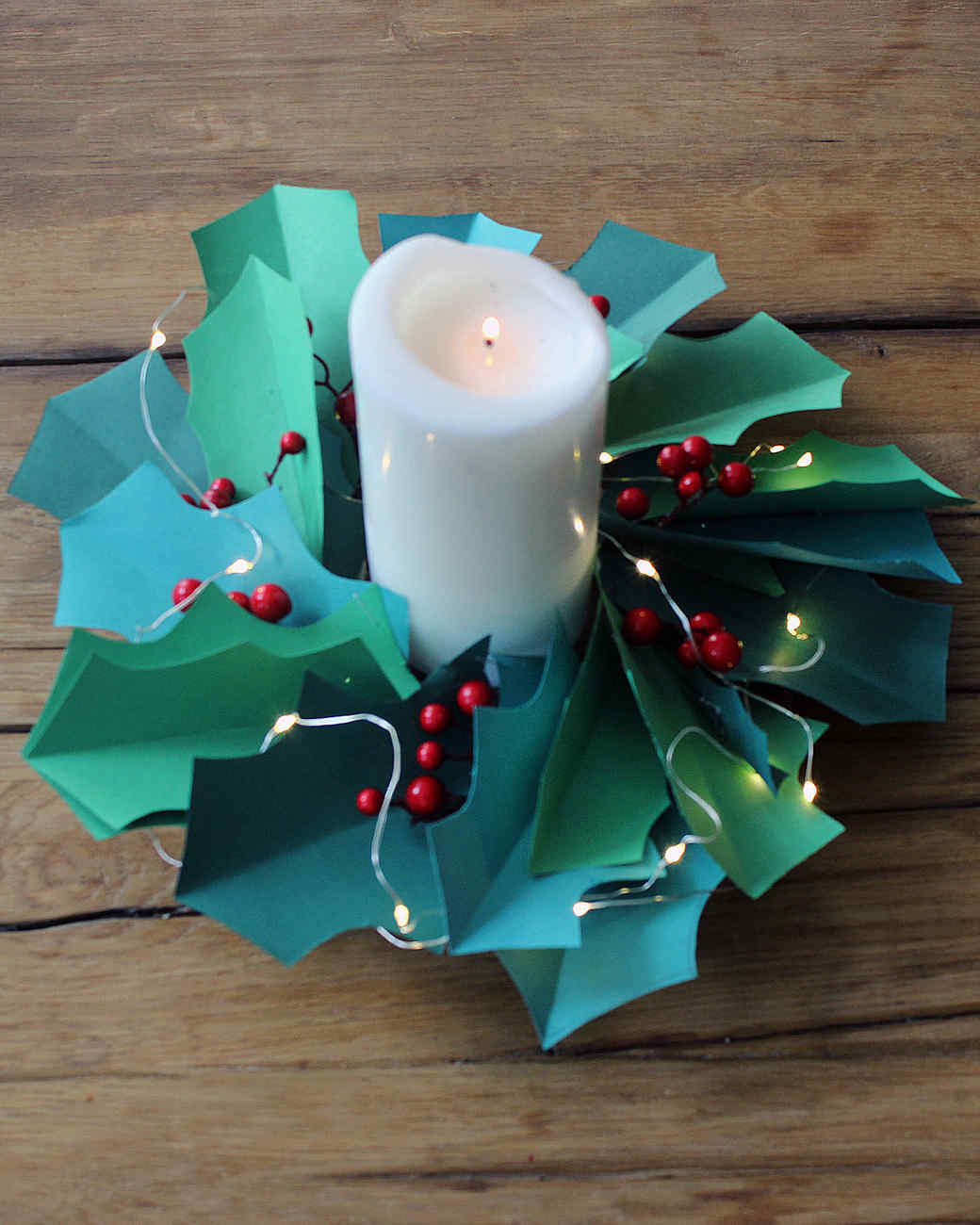 paper christmas wreath wall