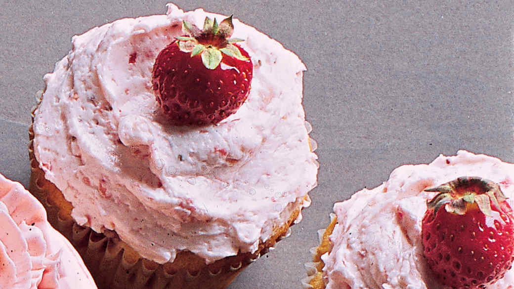 strawberry cupcakes with strawberry