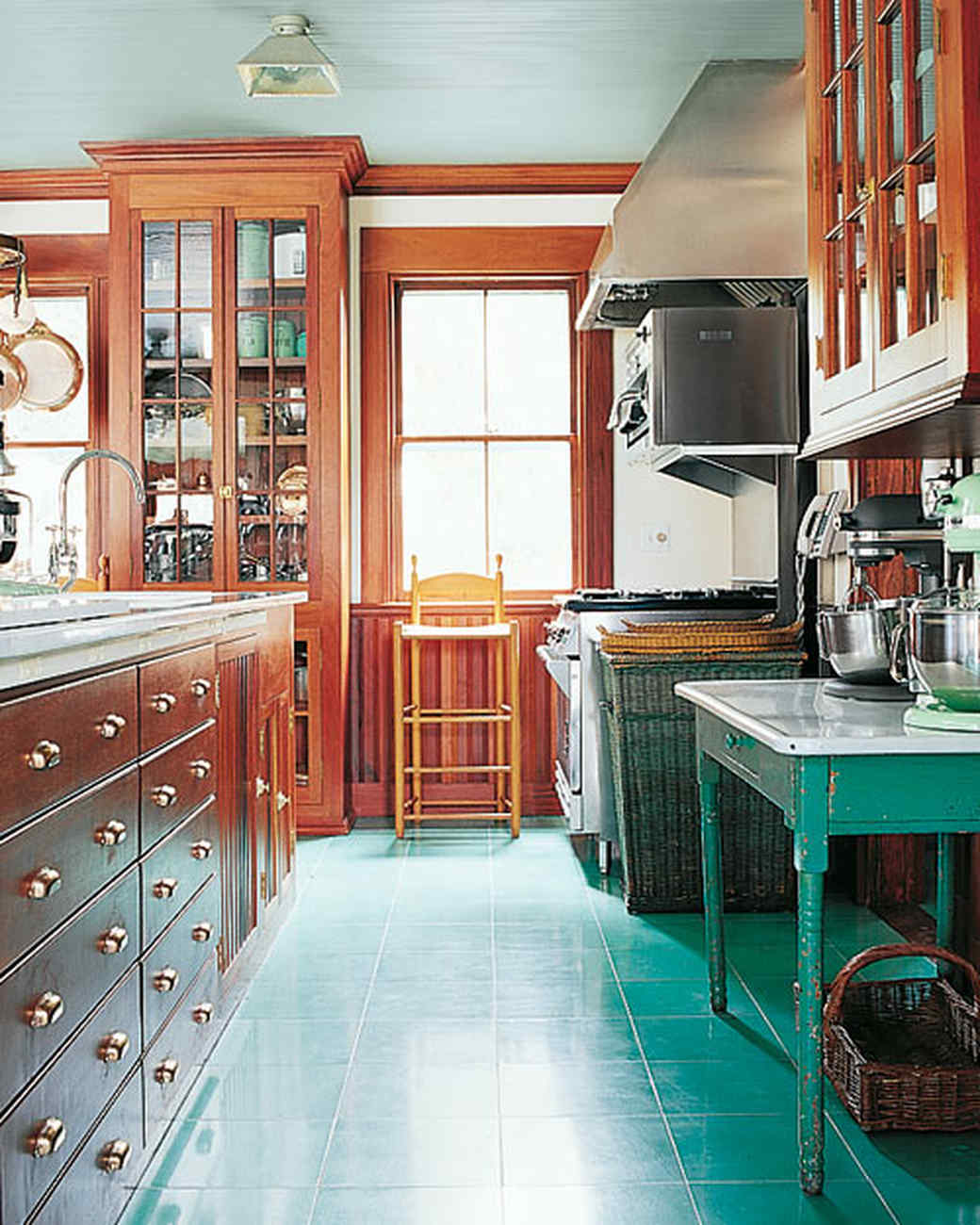 Peek Inside Martha S Kitchens And Steal The Looks For Your Home   Msl Feb03 302 T03 Kitchenwindow Hd 