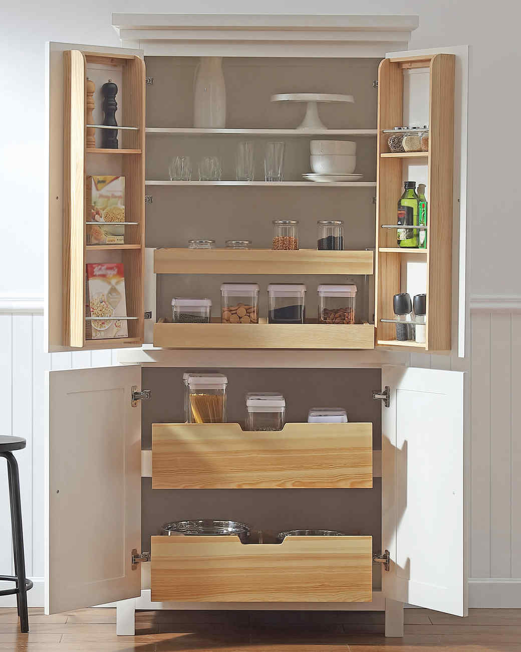 Behind The Door 17 Hidden Ways To Organize Your Kitchen   Home Depot Kitchen Pantry Merch 0118 Vert 