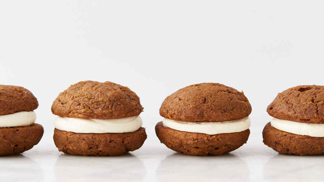 pumpkin whoopie pies with
