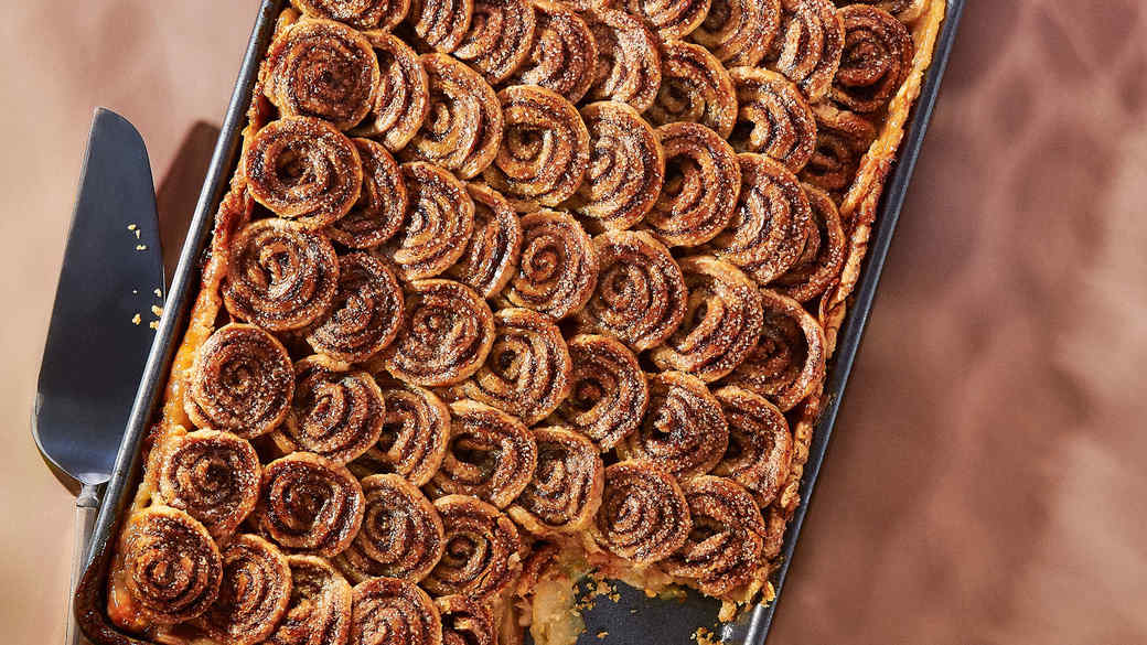 Cinnamon Swirl Apple Slab Pie