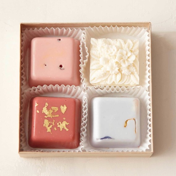 chocolates.jpg (skyword:226210)