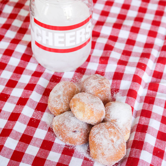 CHEERS_Jelly_Doughnuts.jpg (skyword:242819)