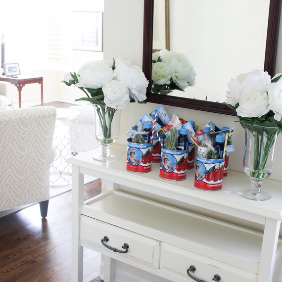Spring_favor_doorview.jpg (skyword:243106)