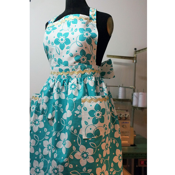 apron-8-0116.jpg (skyword:289339)