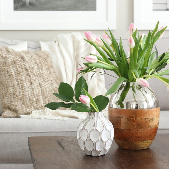 flowers_with_pillows--1-.jpg (skyword:250371)
