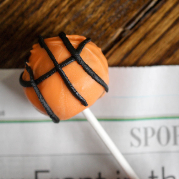 bball_doughnut_hole.jpg (skyword:242615)