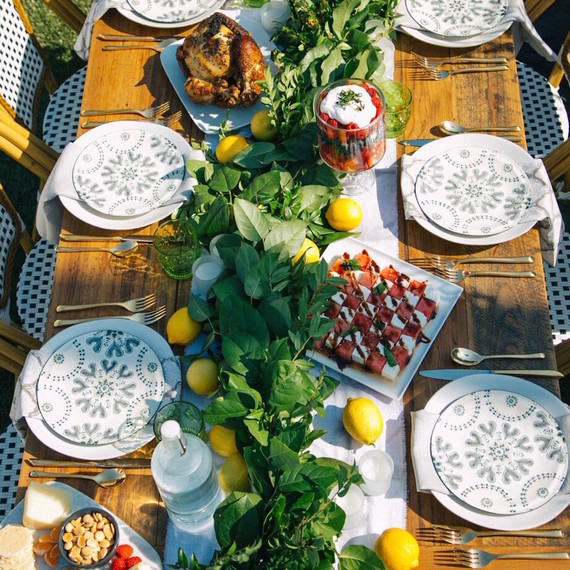dinner7party8.4.jpg (skyword:313659)