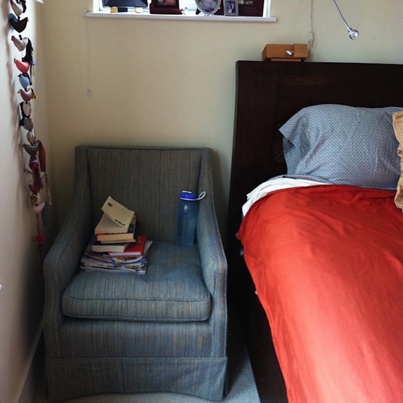 before-nightstand.jpeg (skyword:200573)