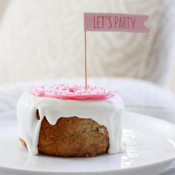 doughnut_cake_side_0316.jpg (skyword:244195)