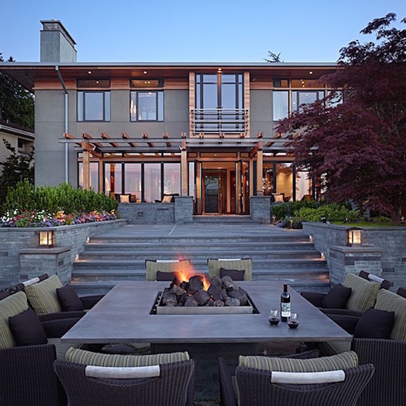 table-firepit-1116.jpeg (skyword:359663)