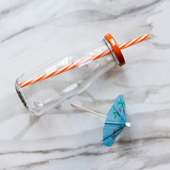 bridal_shower_glass_0716.jpg (skyword:305234)