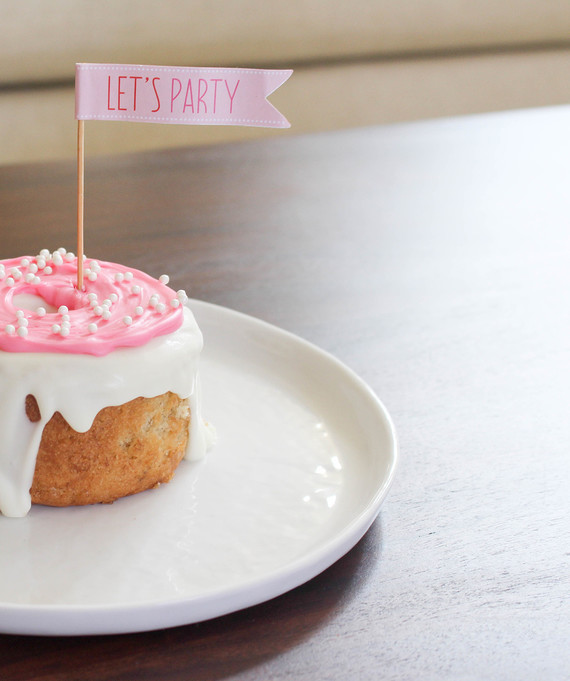 doughnut_cake_table_0316.jpg (skyword:244192)