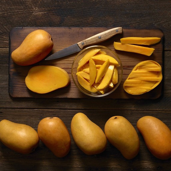 honey-mango-on-wood