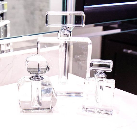 perfume-bottle-1016.jpg (skyword:354897)