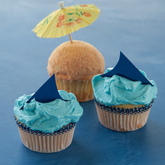 shark-cupcakes-0813.jpg