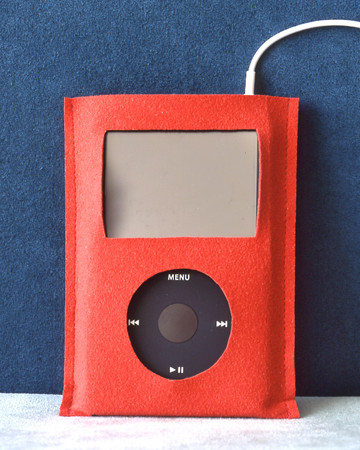 bp_fall06_suede_ipod.jpg