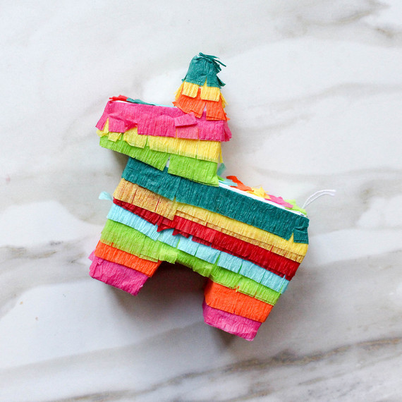 bridal_shower_pinata_0716.jpg (skyword:305238)