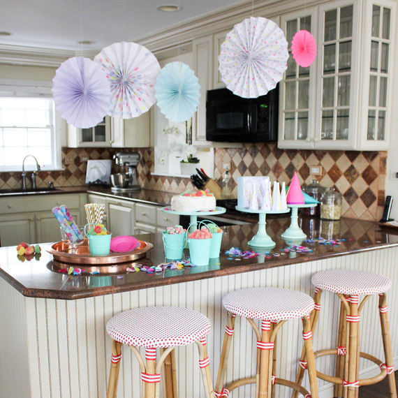 candy_party_kitchen2_0416.jpg (skyword:302957)