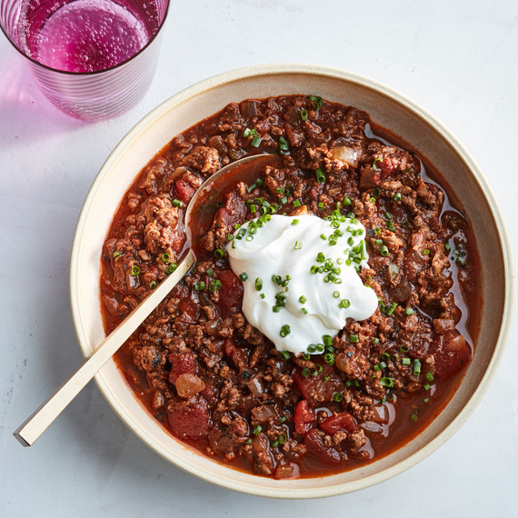 easy beef chili with sour cream in bowl easy beef chili with sour cream in bowl