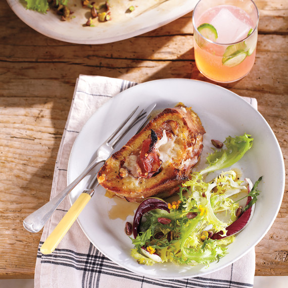 Frisee Salad with Pistachios and Dijon Vinaigrette 开心果和第戎香醋沙拉