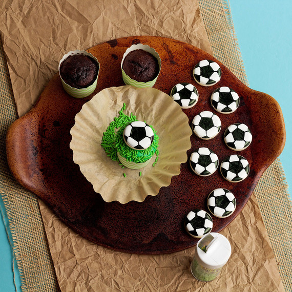 soccer-cupcakes-1015.jpg (skyword:196160)
