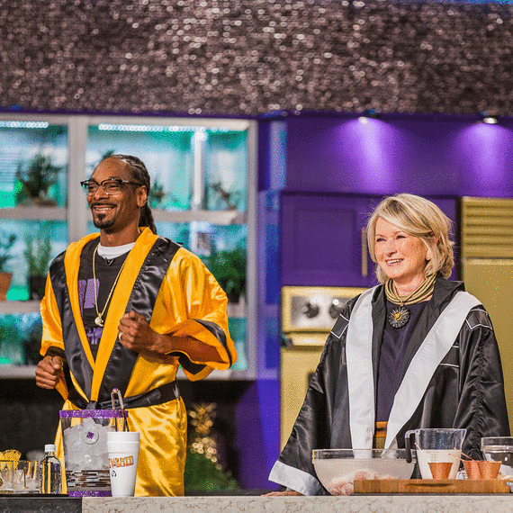 artha-and-snoop-party.gif (skyword:398548)