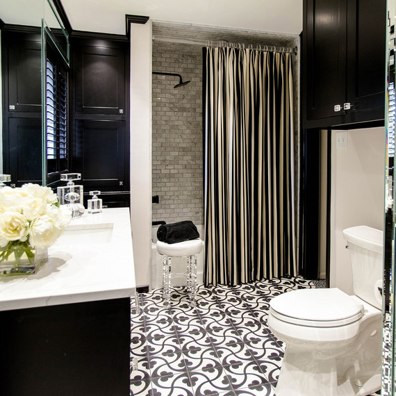 black-white-tile-1016.jpg (skyword:354821)
