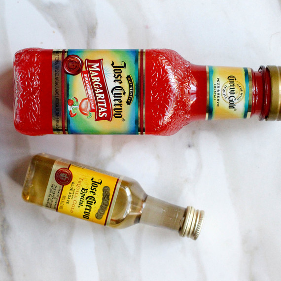 bridal_shower_tequila_0716.jpg (skyword:305237)