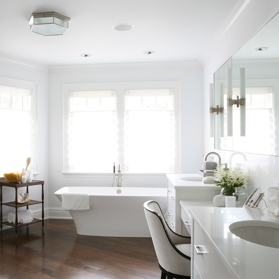 clean-white-bath-1016.jpg (skyword:349561)