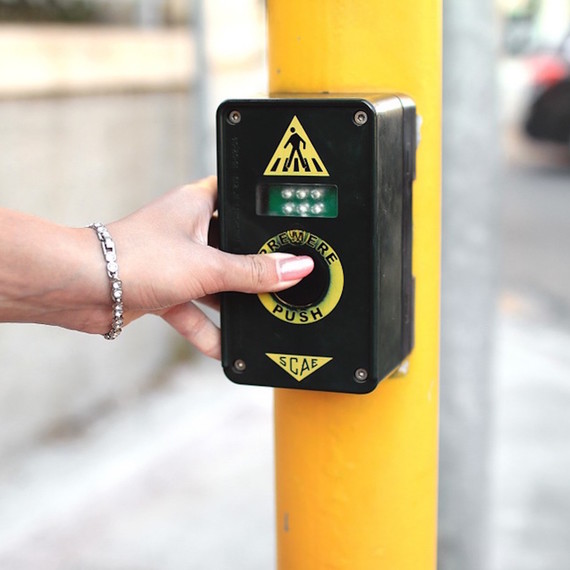 crosswalk-button-1016.jpg (skyword:357999)