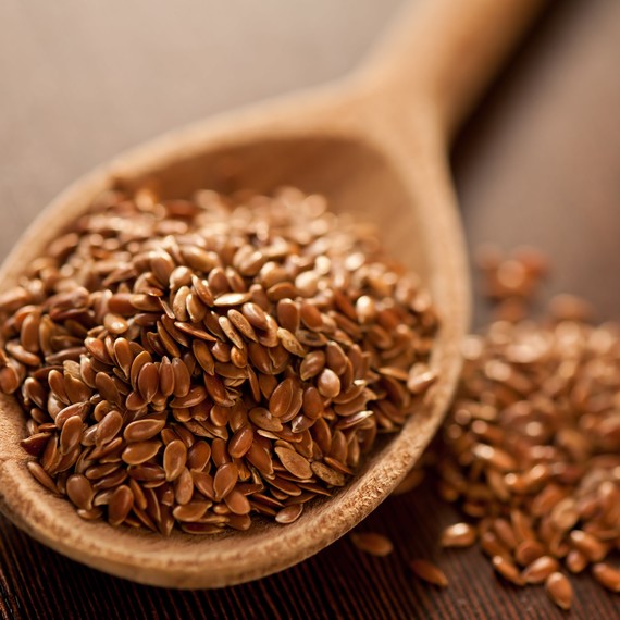 Getty-flaxseeds-spoon