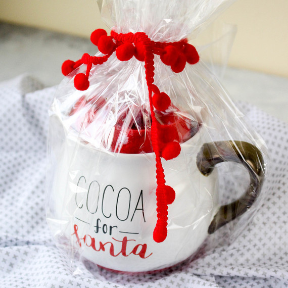 giftwrapping-mug-1216.jpg (skyword:364506)