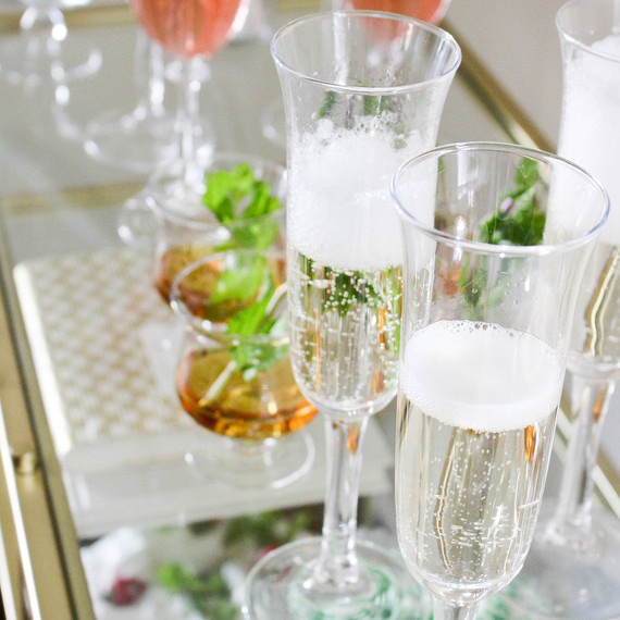 kentucky_derby_bubbly_0416.jpg (skyword:252811)