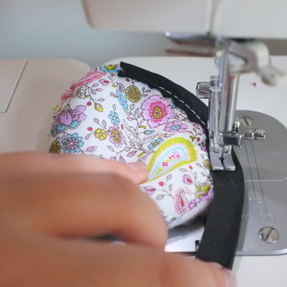 pincushion-step9-0916.jpg (skyword:331159)
