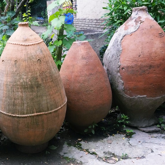 qvevri-clay-jars-1216.jpg (skyword:376390)