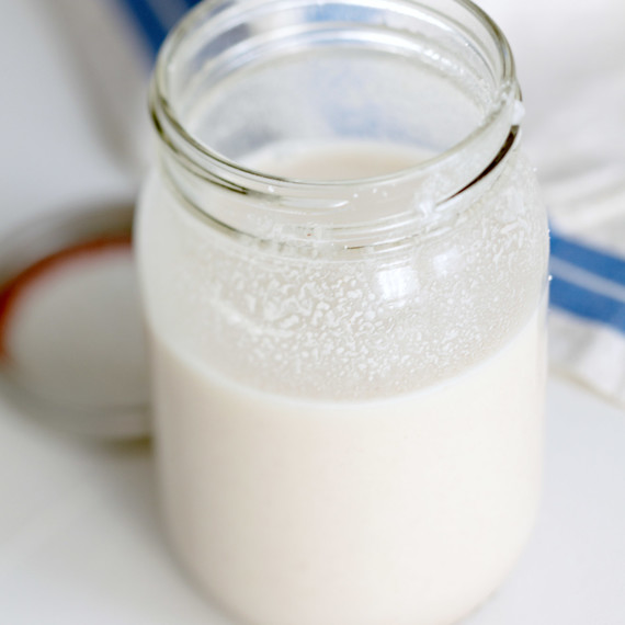 almond-milk-mebd108910.jpg