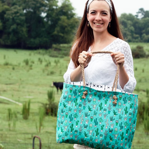 sara holding beach tote