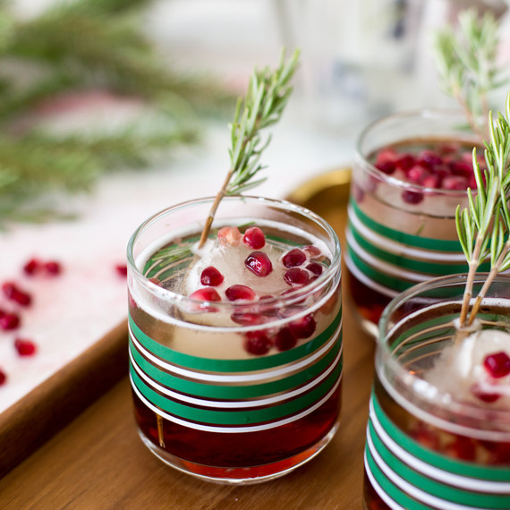 cocktail_holiday_decor_1216.jpg (skyword:213240)
