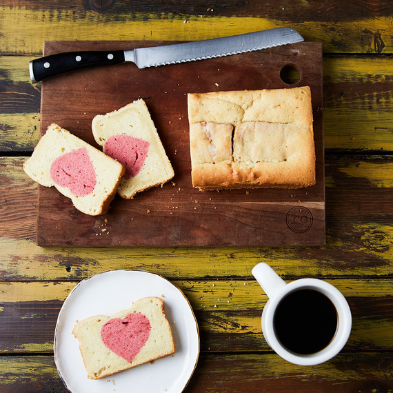 hidden-heart-cake-0118.jpg (skyword:223120)