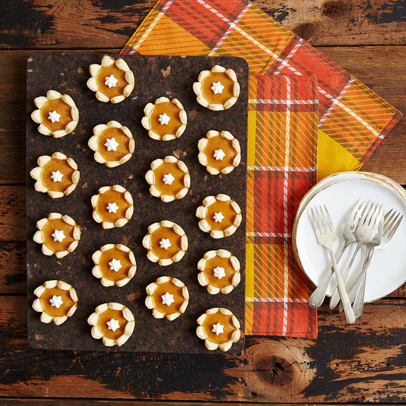 mini-pumpkin-pies-4012.jpg (skyword:442013)