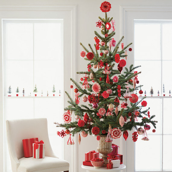 ml1204_hol08_ribb_tree.jpg