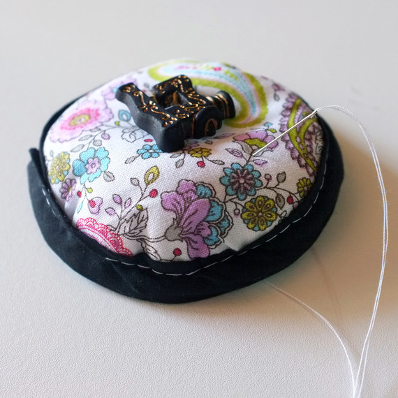 pincushion-step17-0916.jpg (skyword:331175)