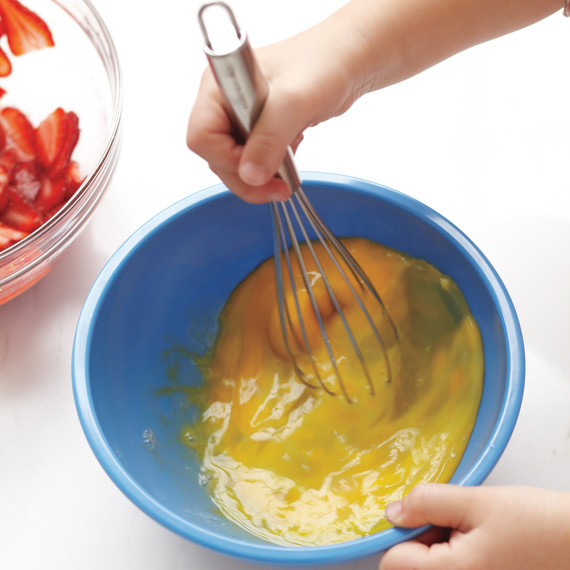 whisk-eggs-1-med108462.jpg