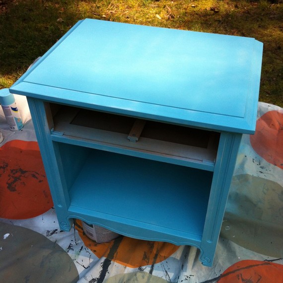 spray paint bedside table aqua
