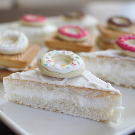 doughnut_desserts_cakes_0316.jpg (skyword:244851)