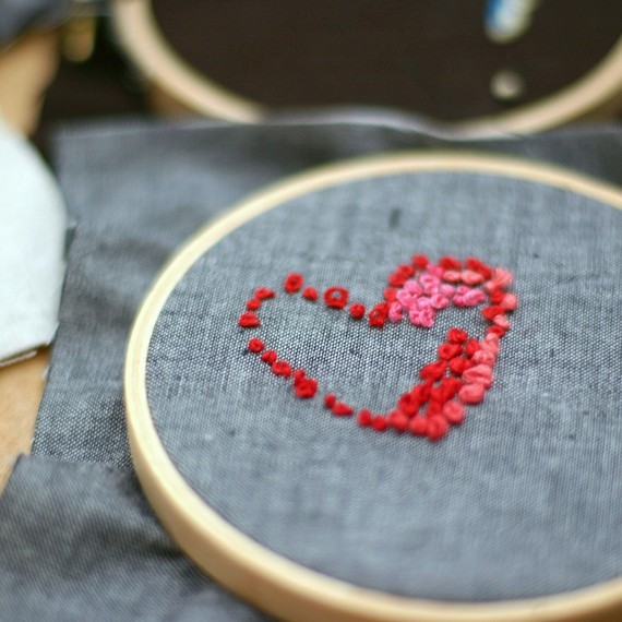 french-knot-heart-11-15.jpg (skyword:206247)
